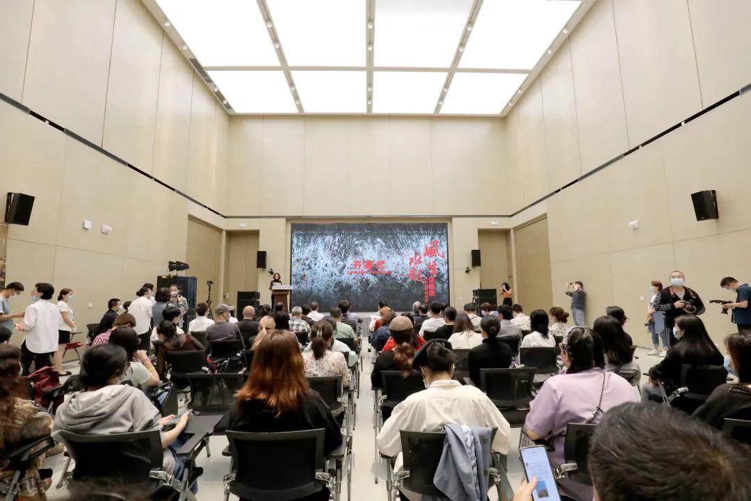 “风声水起—张国龙大型空间艺术展” 在滨海美术馆隆重开幕